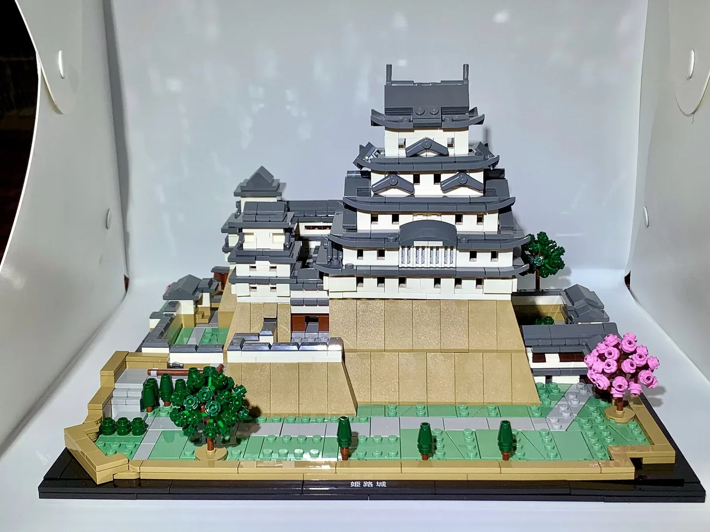 LEGO Himeji Castle Display Cases: 21060 Views and Access